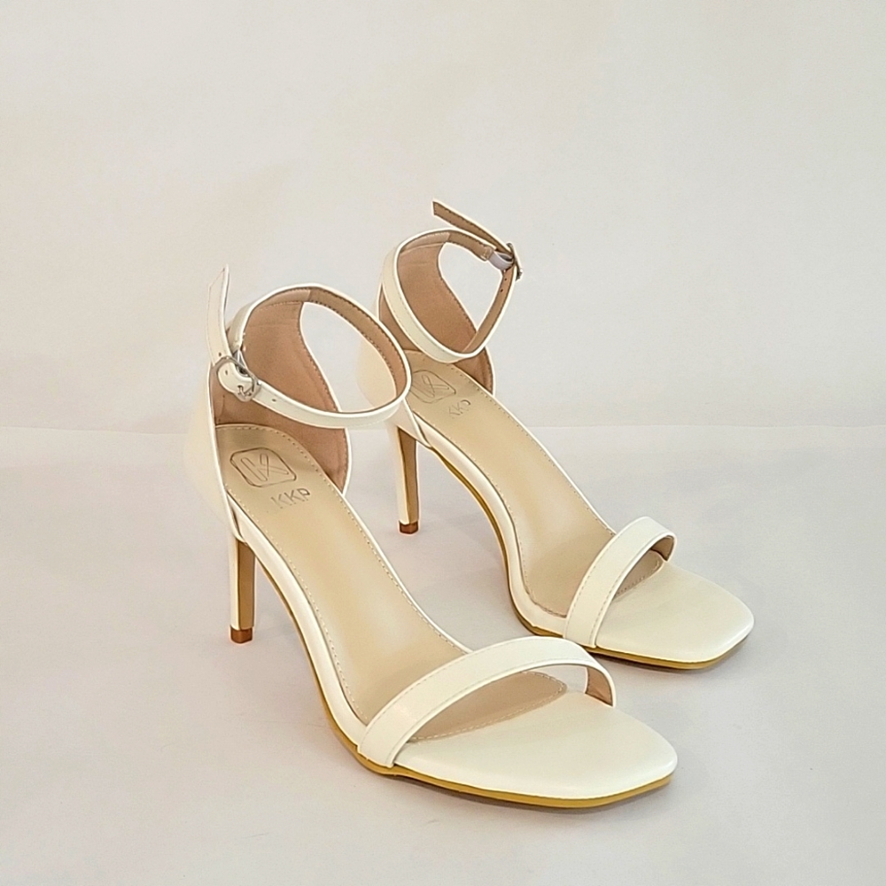 Women's Sandals Open toe and closed heel Beige color